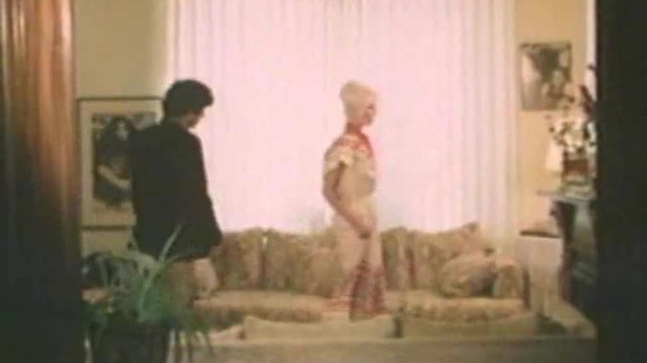 John Holmes Screws The Stars scene 6 (Annette Haven, Desiree Cousteau, Isis Taylor, Lisa De Leeuw, Lisa DeLeeuw, Misty Reagan, Misty Regan, Rhonda Jo Petty, Susan Hart)