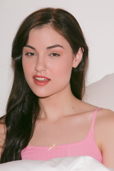 Brunette Sasha Grey lifts her pink shirt to flaunt tiny tits & small nipples (15 photos)