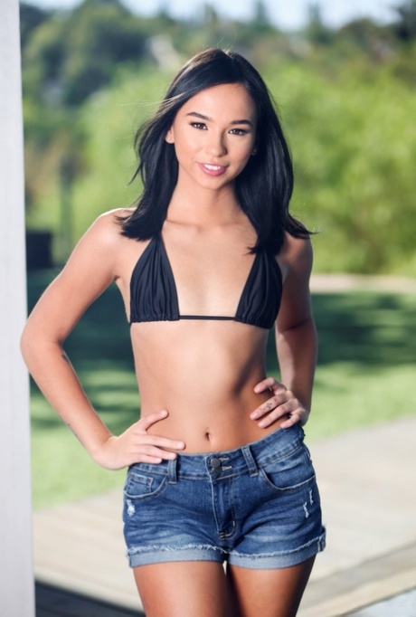 Gorgeous pornstar Dakota Tyler loses her bikini and gets rammed deeply (20 photos)