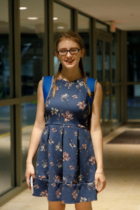 Nerdy amateur babe Melody Marks exposes her big boobs at the mall (12 photos)