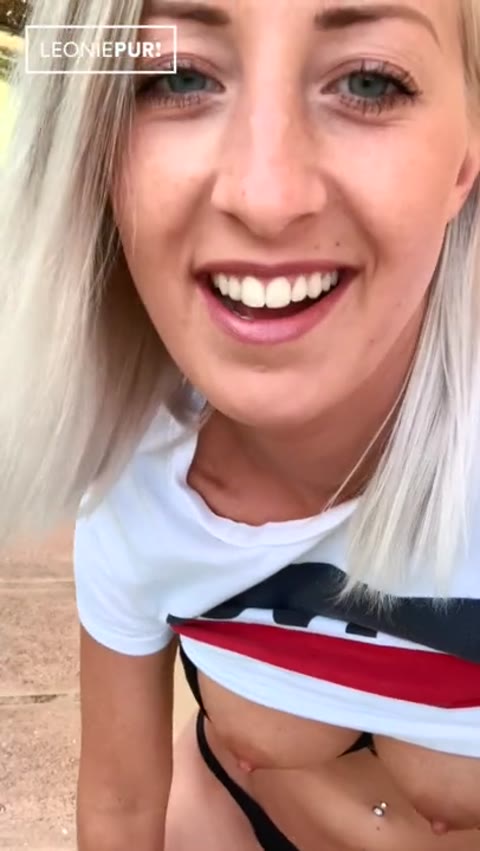 WTF totally horny! Secretly masturbating in the garden - LeoniePur