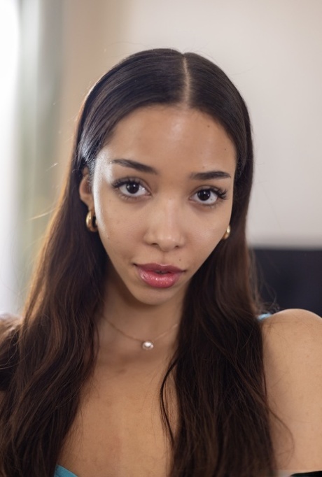 Cute slender brunette Lia Lin unveils her pussy and tiny titties in her room (20 photos)