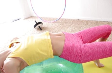 Flexible blonde cutie Piper Perri doing yoga poses in spandex (16 photos)