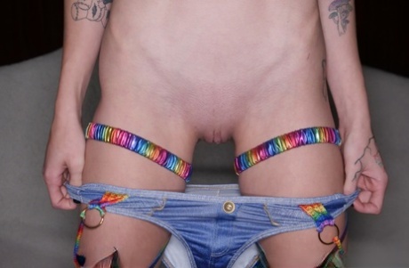 Hippie stripper Shrooms Q gets her muff brutally fucked and creampied (20 photos)