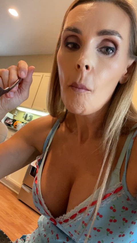 Tanyatate — Food fetish, petite, sfw