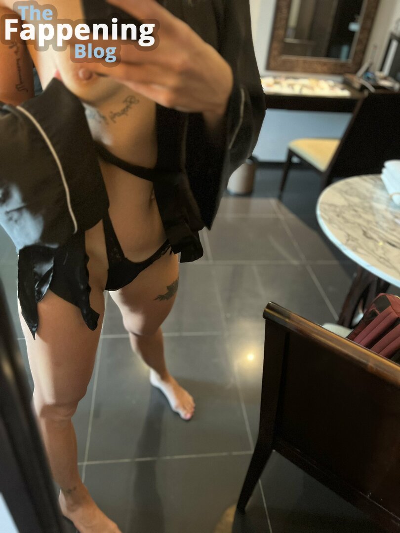Emily Jane Deeley / emilyjanedeeley / zaradeeley Nude Leaks OnlyFans Photo 4