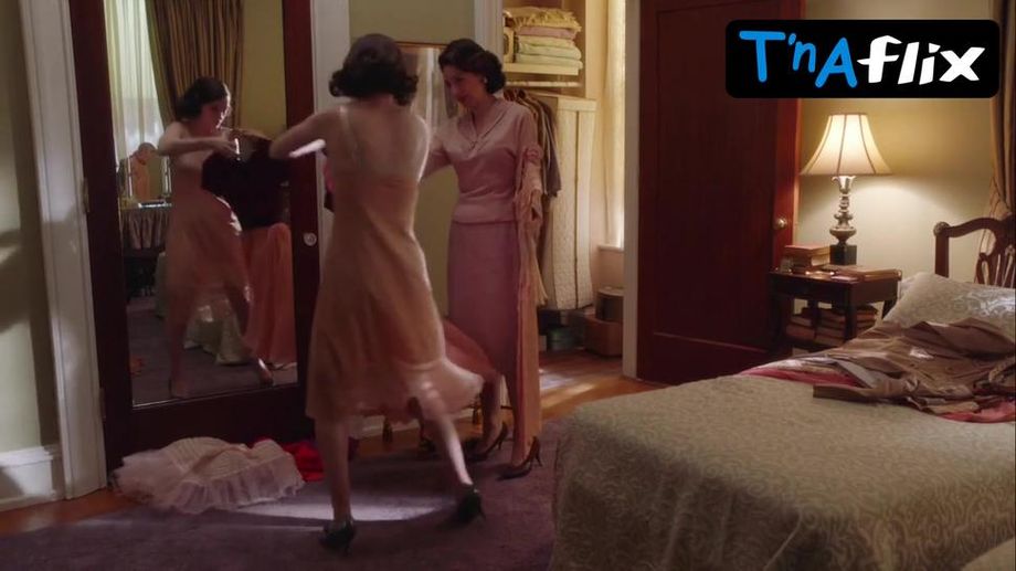 Rachel Brosnahan Sexy Scene  in The Marvelous Mrs. Maisel