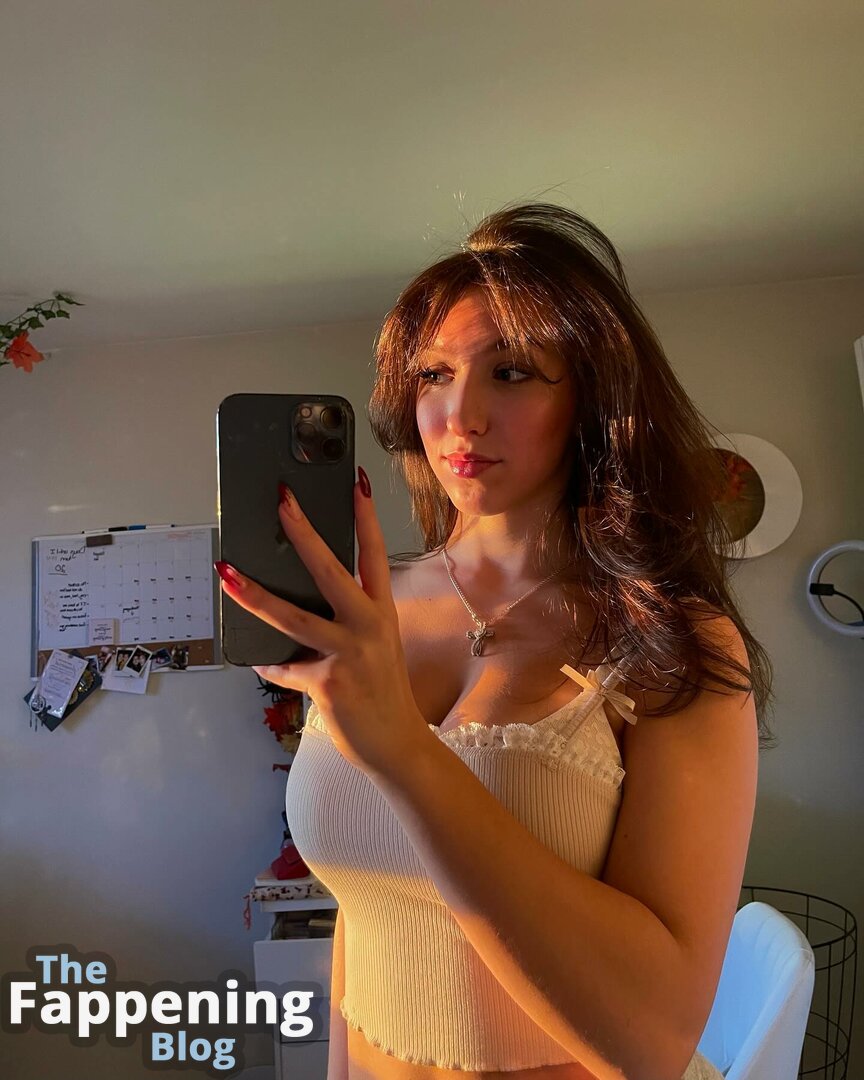 Bella Jones / bella_jones3 / bella_m_jones3 / bella45435 / bellaa__marrieeee / bella-m-jones / Bella Jones  Nude Leaks OnlyFans Photo 1