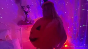 The pumpkin dance watch me strip and rip appart those fishnets would