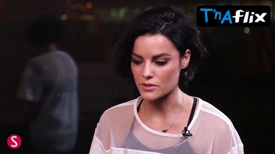 Jaimie Alexander Sexy Scene  in Jaimie Alexande Shows Off Toned Physique For Cover Of Shape Magazine (March, 2016)