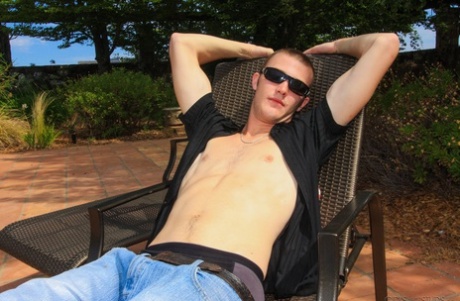 Sunglasses attired Jessie Cox fucking Christian Wilde outdoors on patio (15 photos)