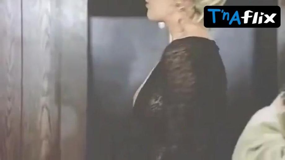 Anna Maria Rizzoli Sexy Scene  in Attenti A Quei P2