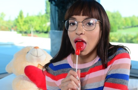 Sweet Latina Matilde Ramos shows her body and gets assfucked by a horny man (17 photos)