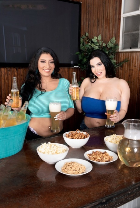 Score Land 2 performed by Korina Kova, Selena Adams Naked Pics (20 photos)