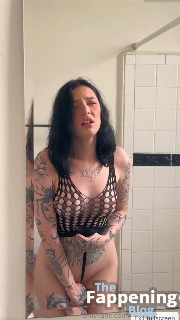 Julia Molligan | molliganbitch / molliganbitch / mollyandgun Nude Leaks OnlyFans Photo 21