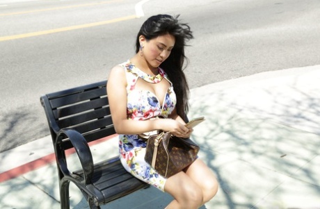 Filipina amateur Ember Snow unveils her curves and enjoys intense sex (21 photos)