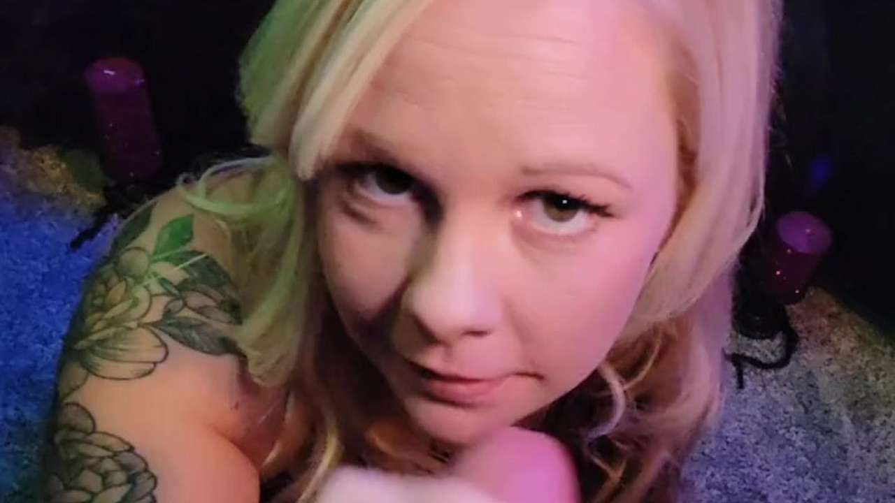 Sweet Scarlett Jane is Hermione at Hogwarts who earns a big Facial.
