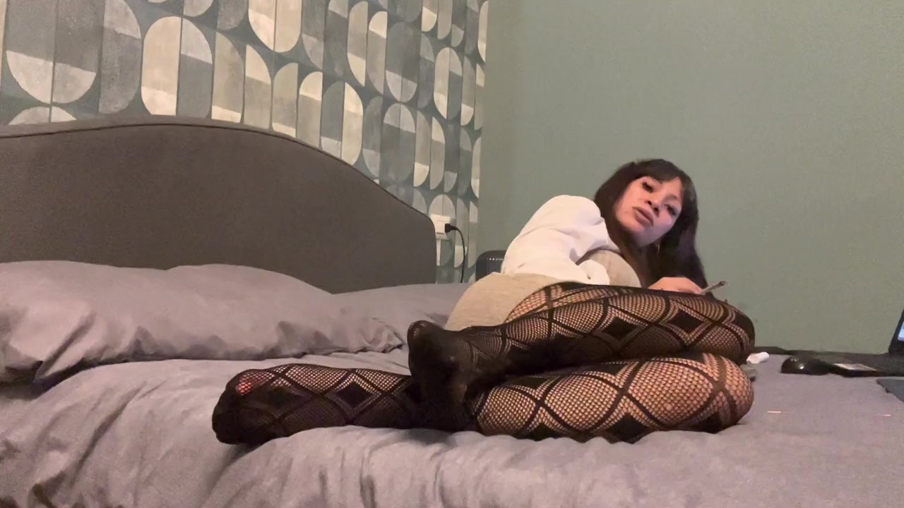 Goddess Sandra D FISHNET SMOKING FETISH FOOT FETISH Miss sandra domina smoking teasing nylon soles Porn Videos