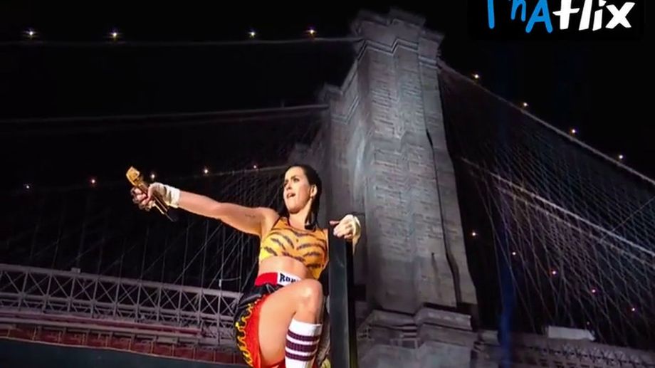 Katy Perry Sexy Scene  in Mtv Video Music Awards