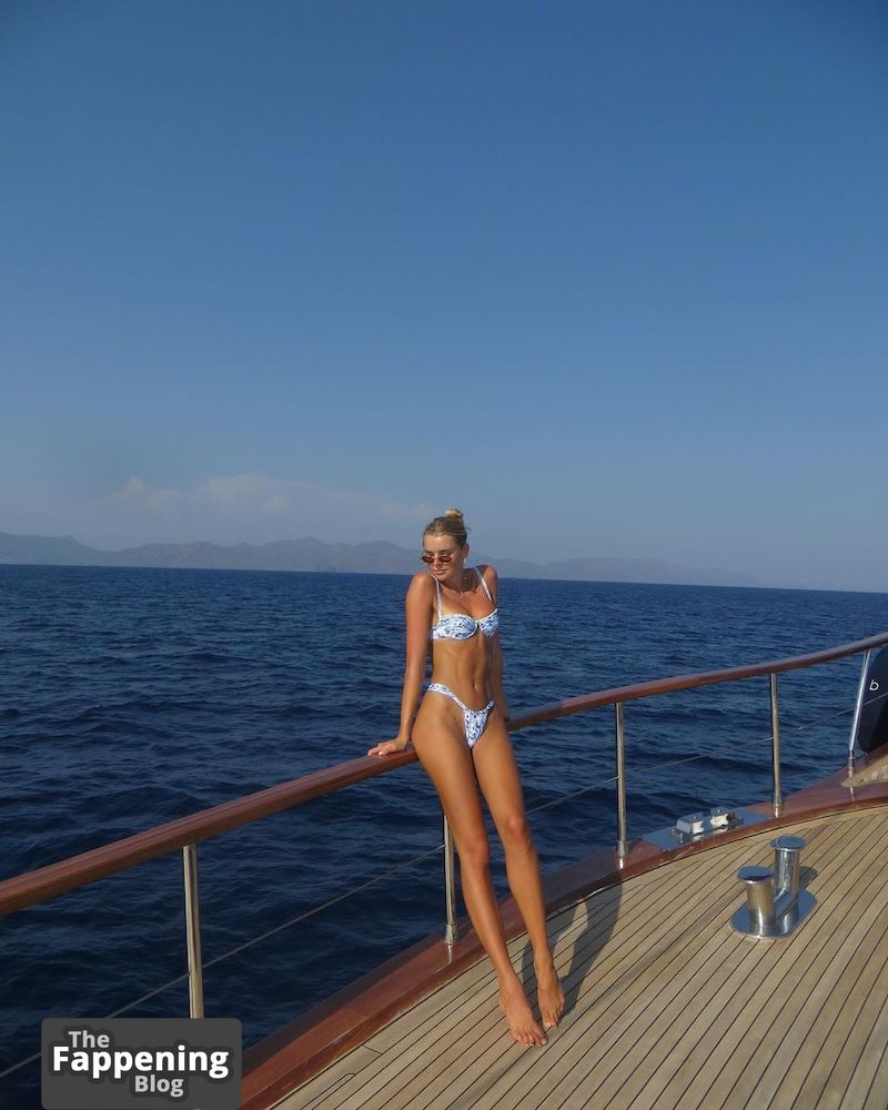 Klara Linnea Hellqvist / klarahellqvist Nude Leaks Photo 24