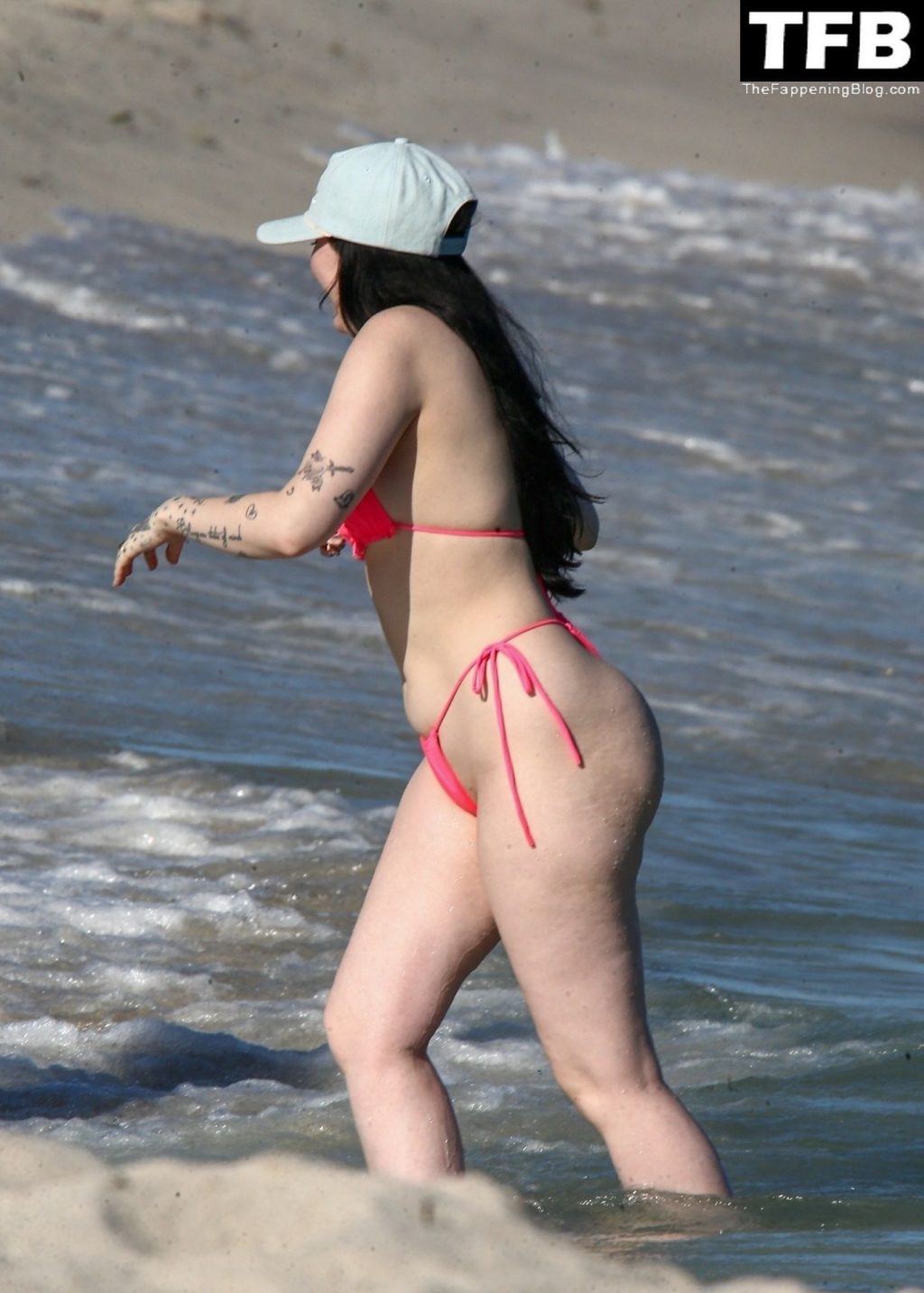 Noah Cyrus Enjoys a Sunny Day with Family and Friends in Miami Beach (37 Photos) - OnlyFans Leaked Nudes