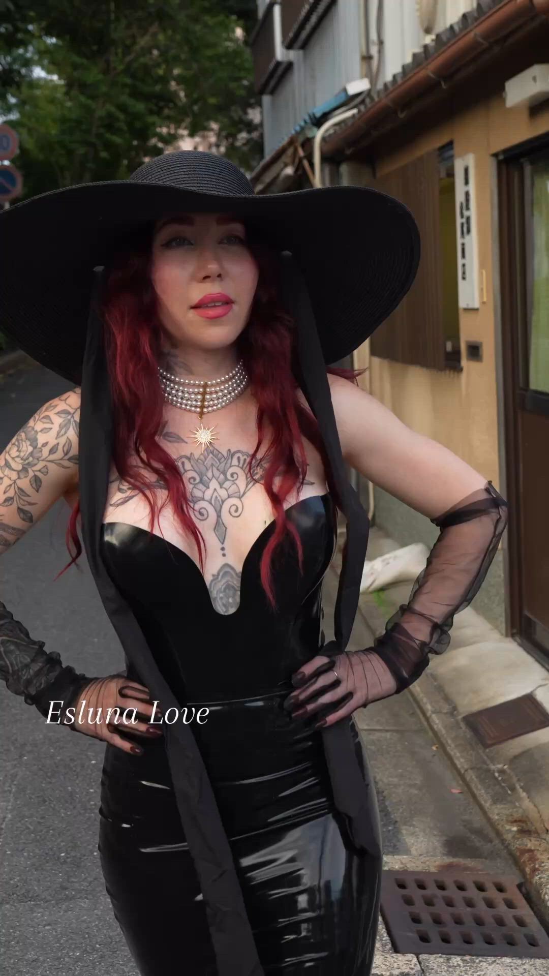 Eslunalove — Amateur, latex, tik tok