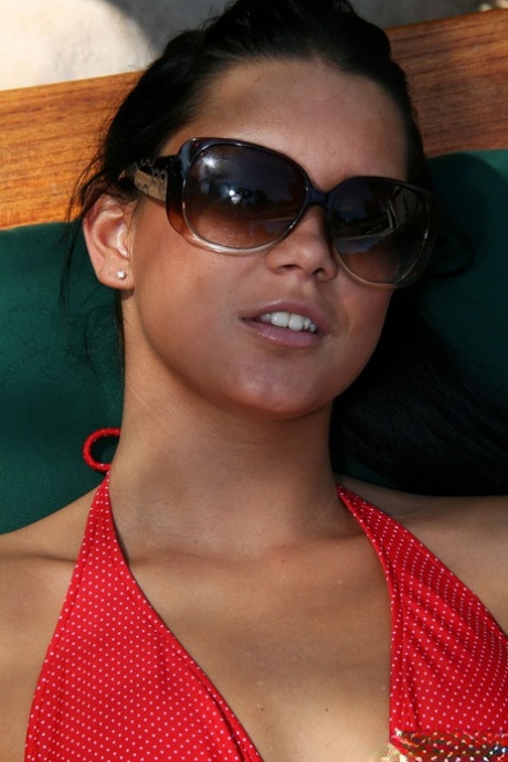 Tanned beauty Tanner Mayes gives a POV blowjob after eating strawberries (21 photos)