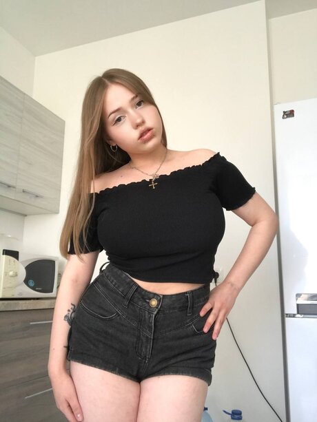 OnlyFans Mia Milkers starring Mia Milkers Porn Photos (10 photos)