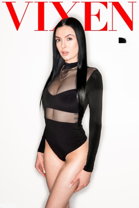 Canadian hottie Marley Brinx shows off her big ass & gets a thorough dicking (21 photos)
