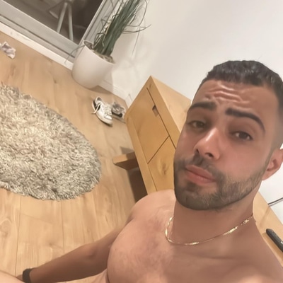 Dan hot stud